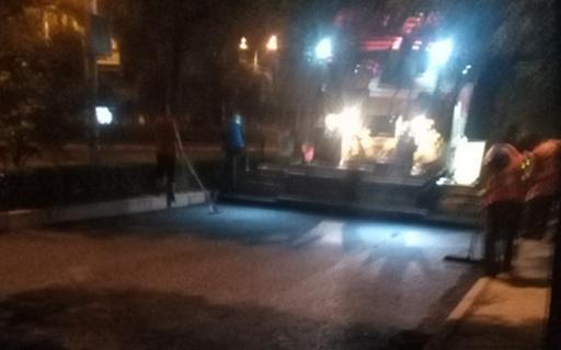 望京路面瀝青攤鋪夜間施工 (3)