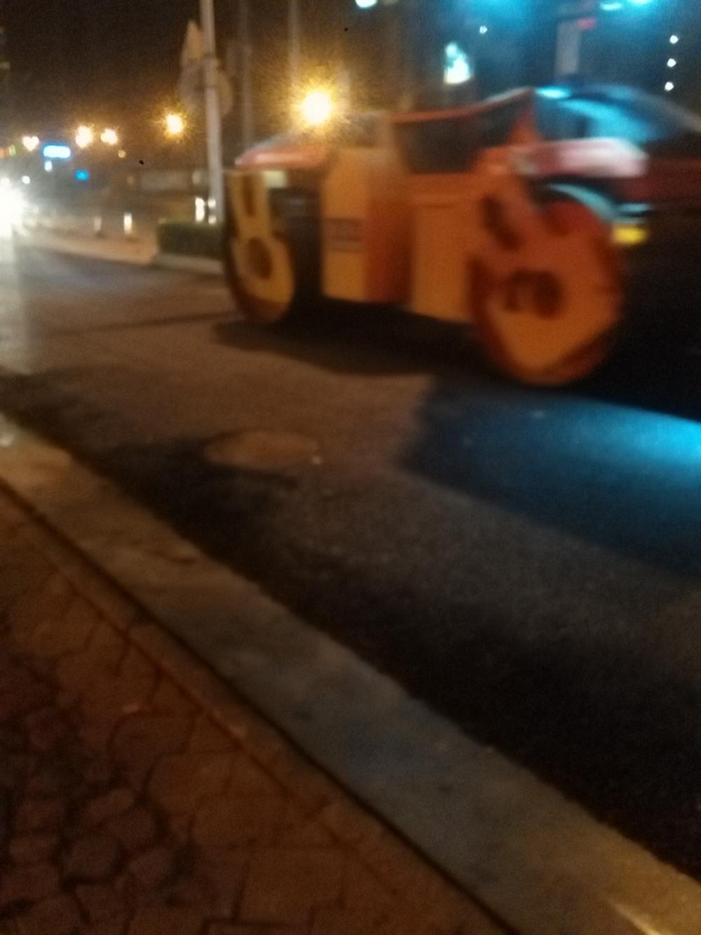 望京路面瀝青攤鋪夜間施工 (4)